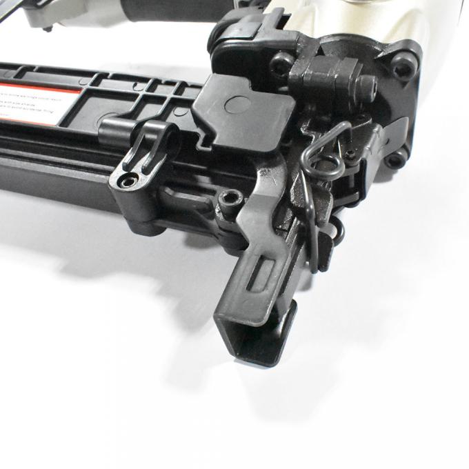 Lightweight Air Powered Staple Gun For Roofing Decking 1.05mm Nails